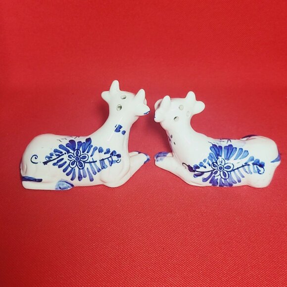 Vintage Blue and White Porcelain Cow Salt Pepper Shaker - Picture 4 of 10